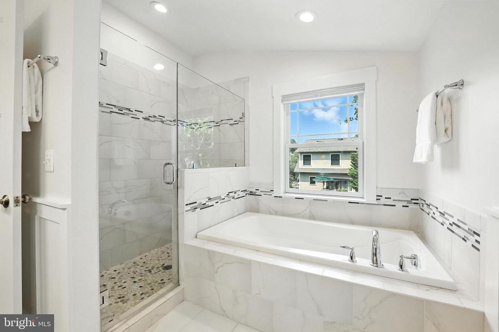 11 W DEL RAY AVENUE