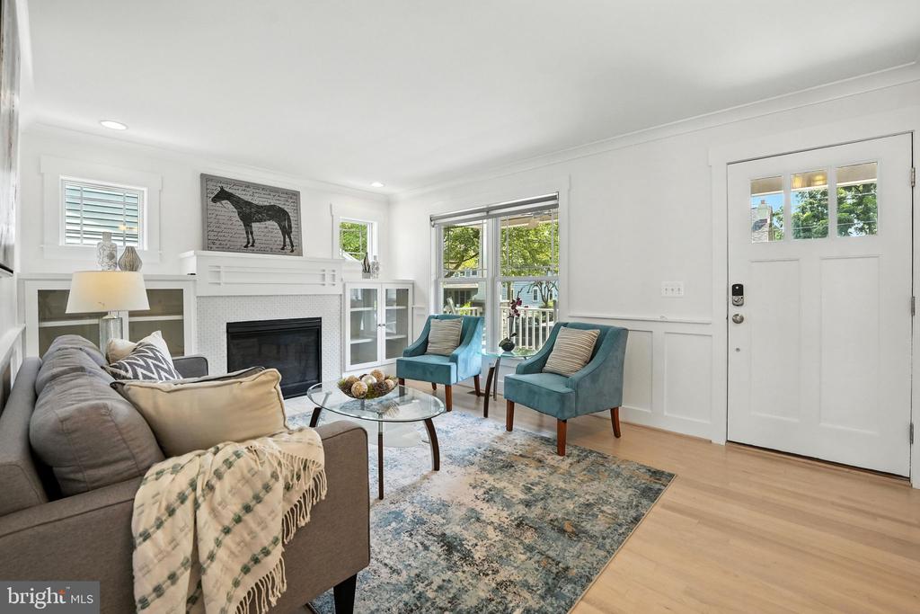 11 W DEL RAY AVENUE