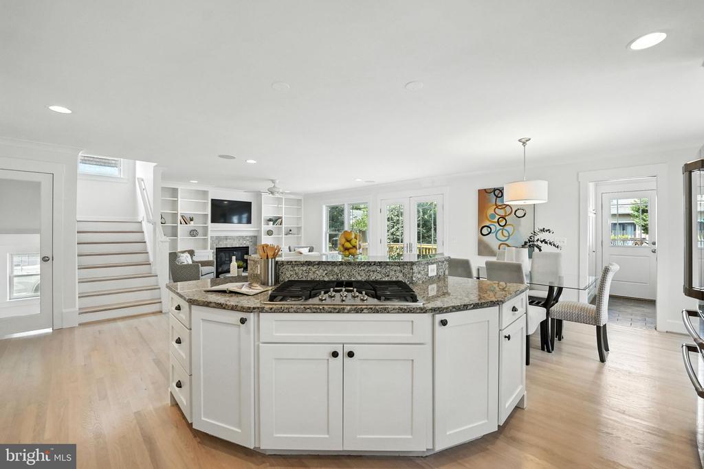 11 W DEL RAY AVENUE