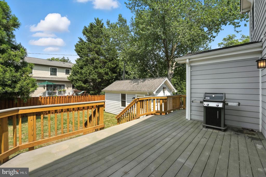 11 W DEL RAY AVENUE