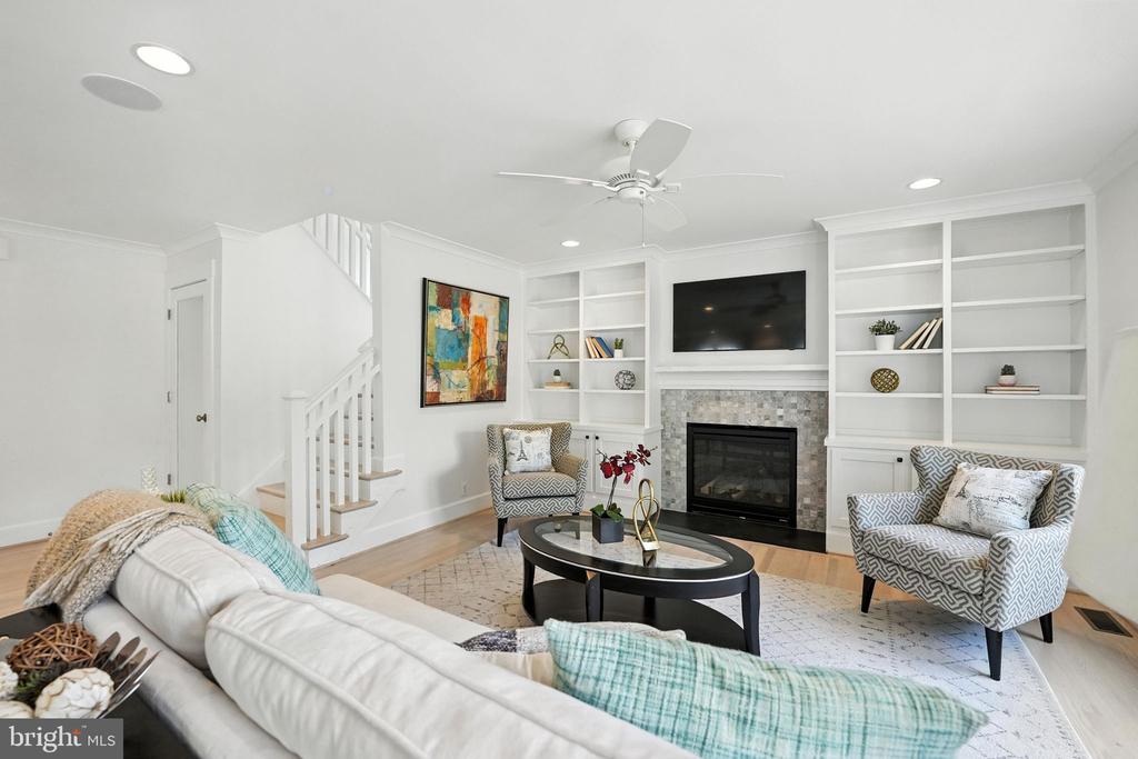 11 W DEL RAY AVENUE