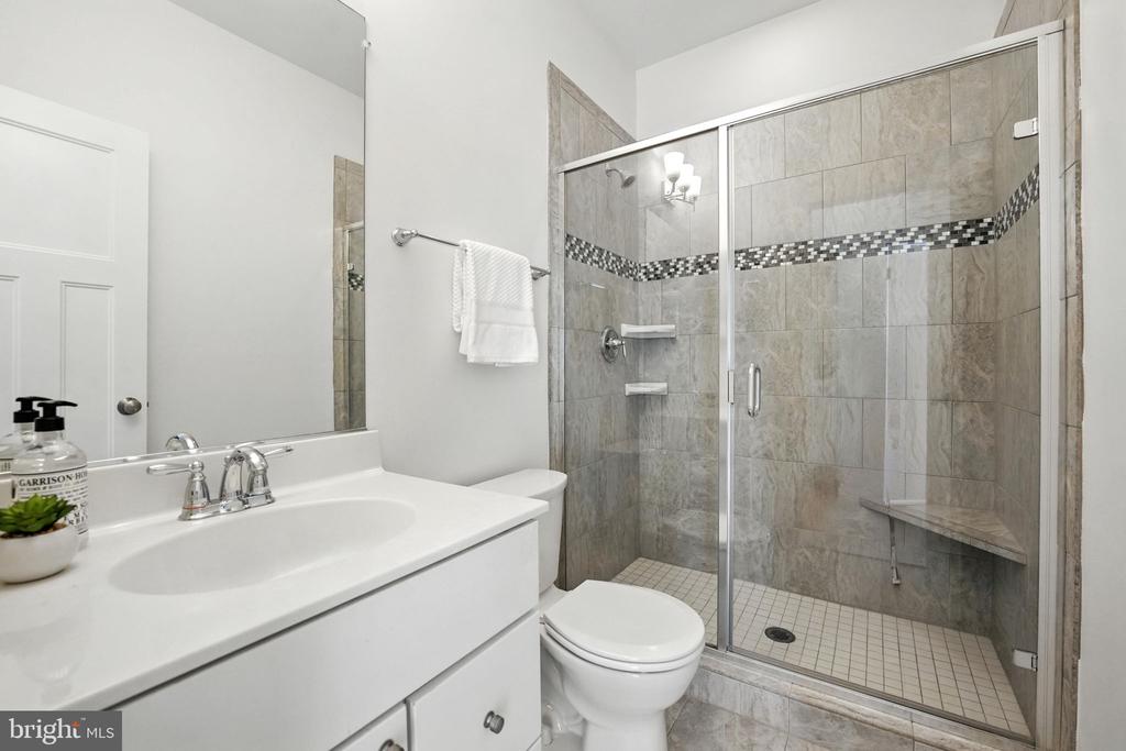 11 W DEL RAY AVENUE