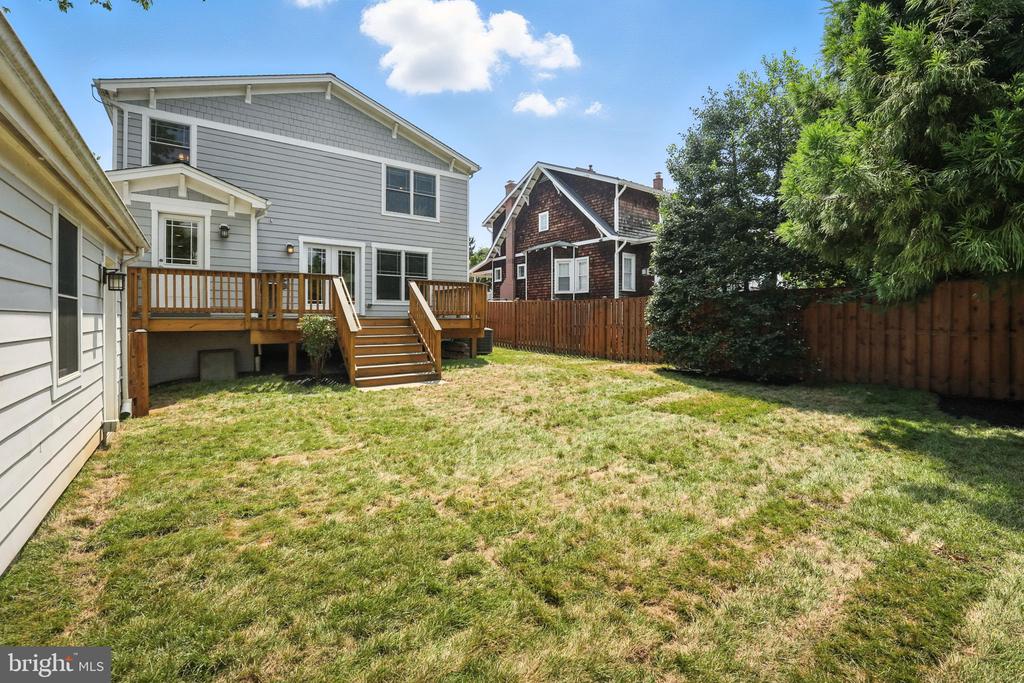 11 W DEL RAY AVENUE