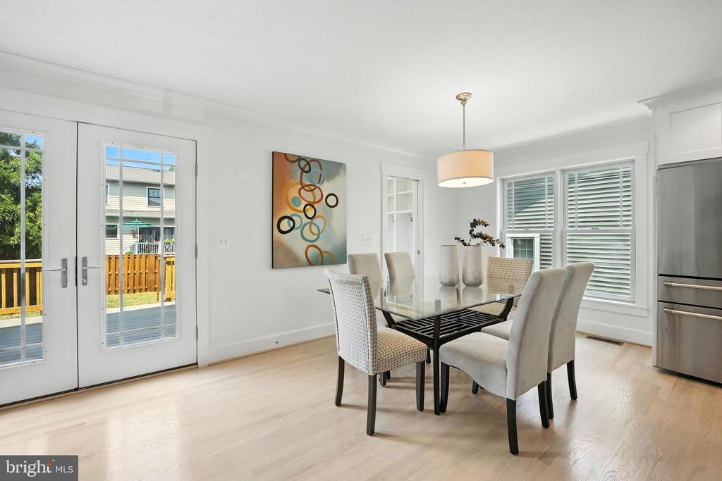 11 W DEL RAY AVENUE