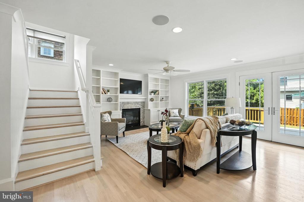 11 W DEL RAY AVENUE