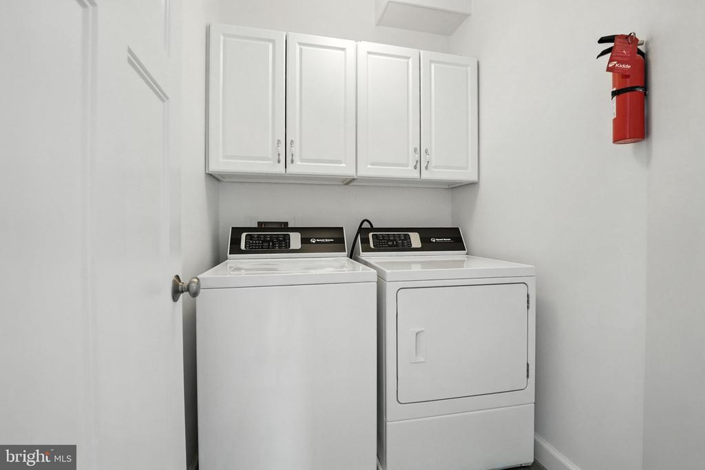 11 W DEL RAY AVENUE