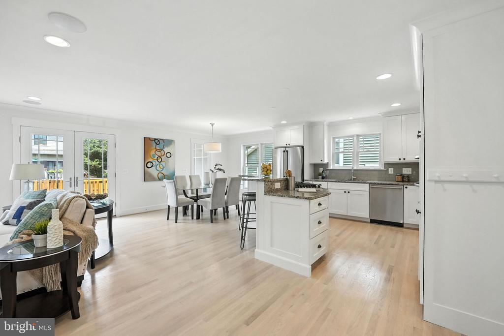 11 W DEL RAY AVENUE