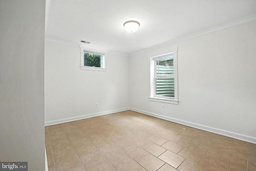 11 W DEL RAY AVENUE