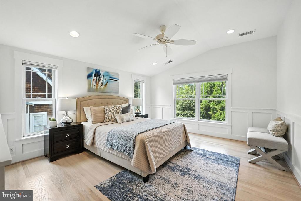 11 W DEL RAY AVENUE