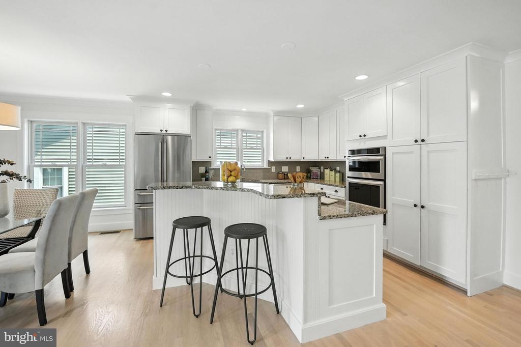 11 W DEL RAY AVENUE