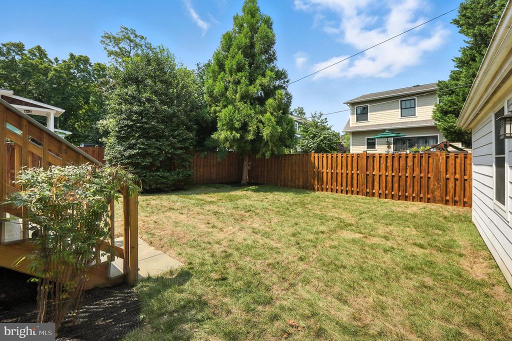 11 W DEL RAY AVENUE