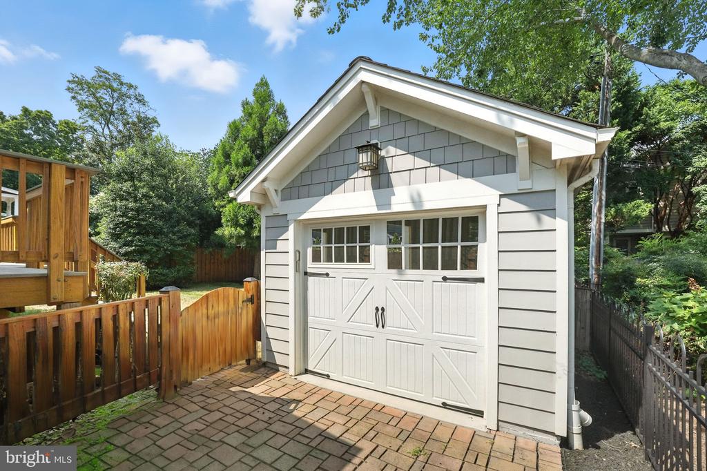 11 W DEL RAY AVENUE