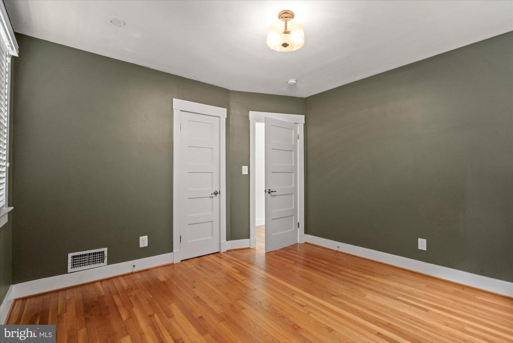 700 LITTLE ST