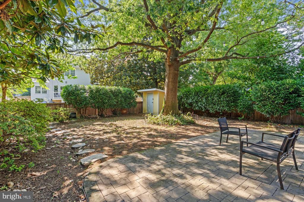 700 LITTLE ST