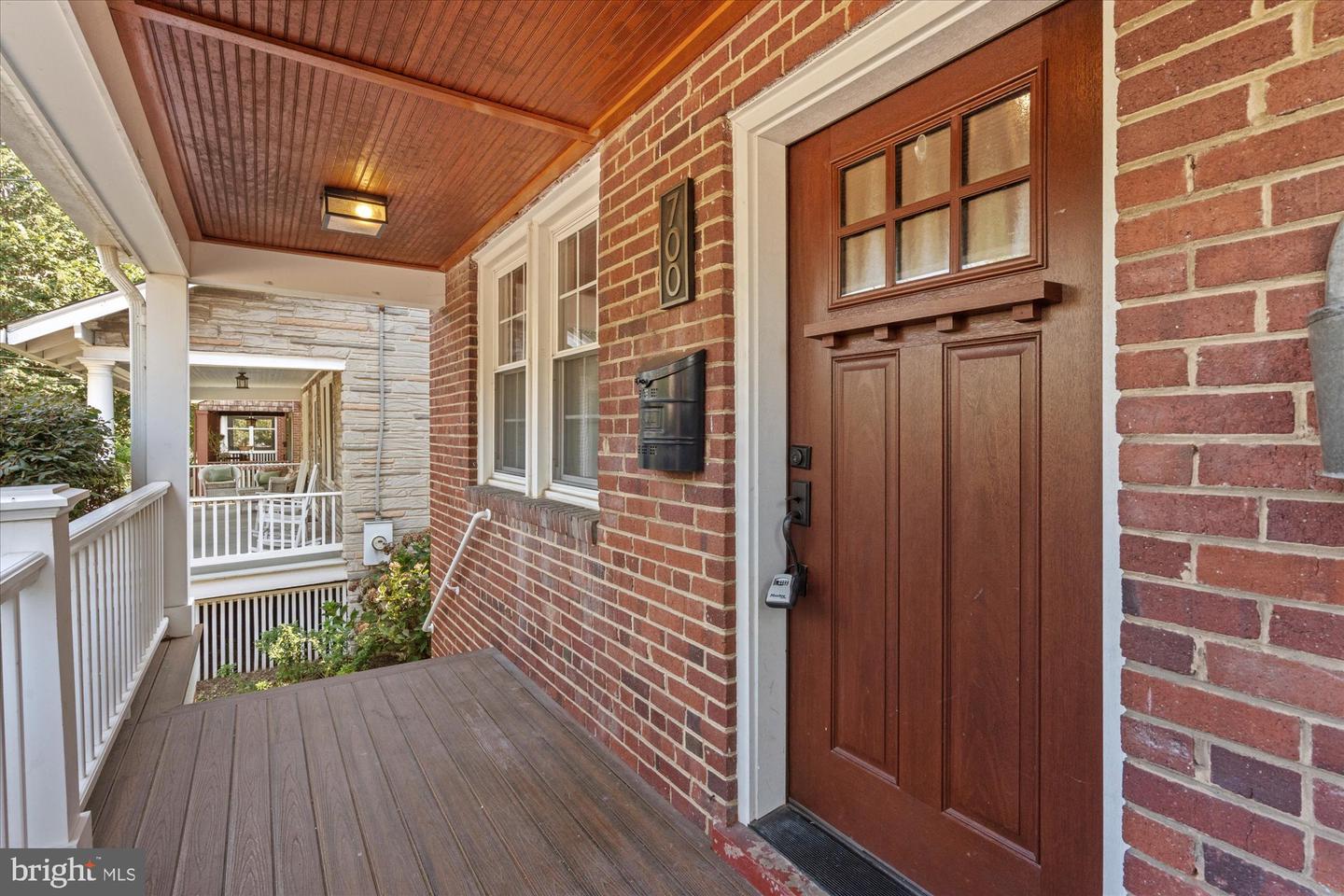 700 LITTLE ST