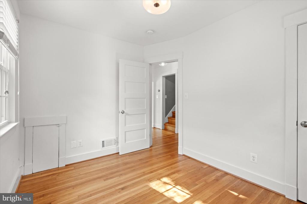 700 LITTLE ST