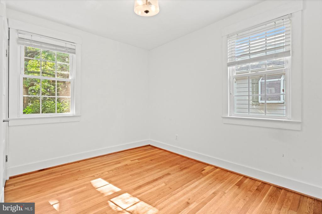 700 LITTLE ST