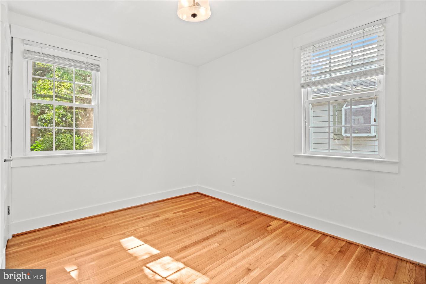 700 LITTLE ST