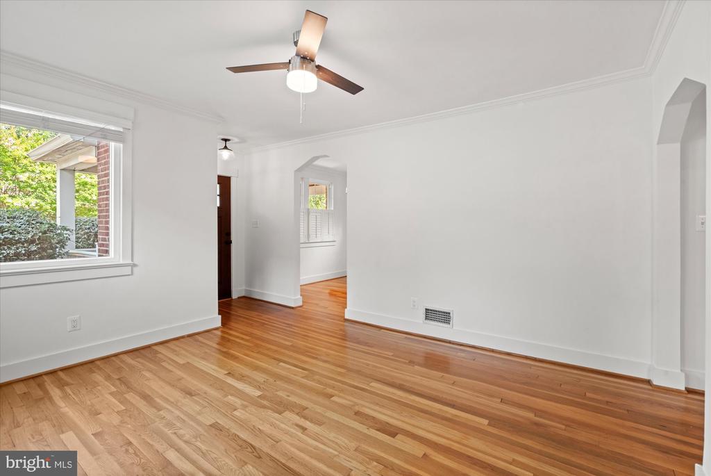 700 LITTLE ST