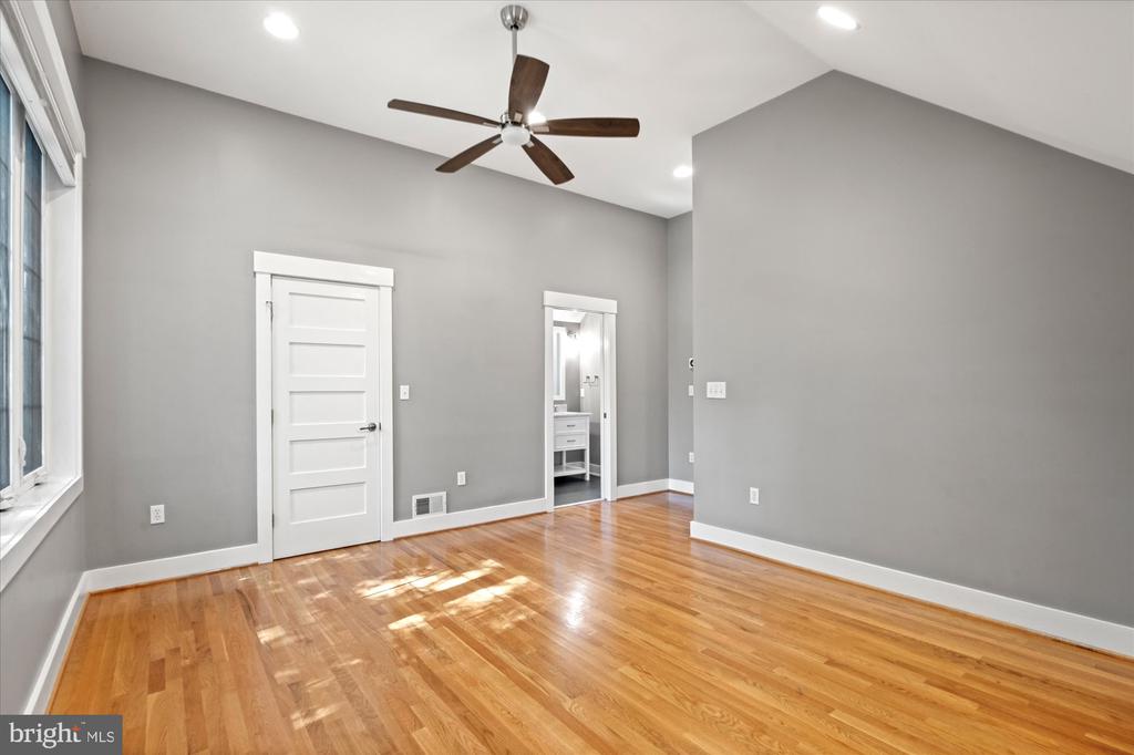 700 LITTLE ST