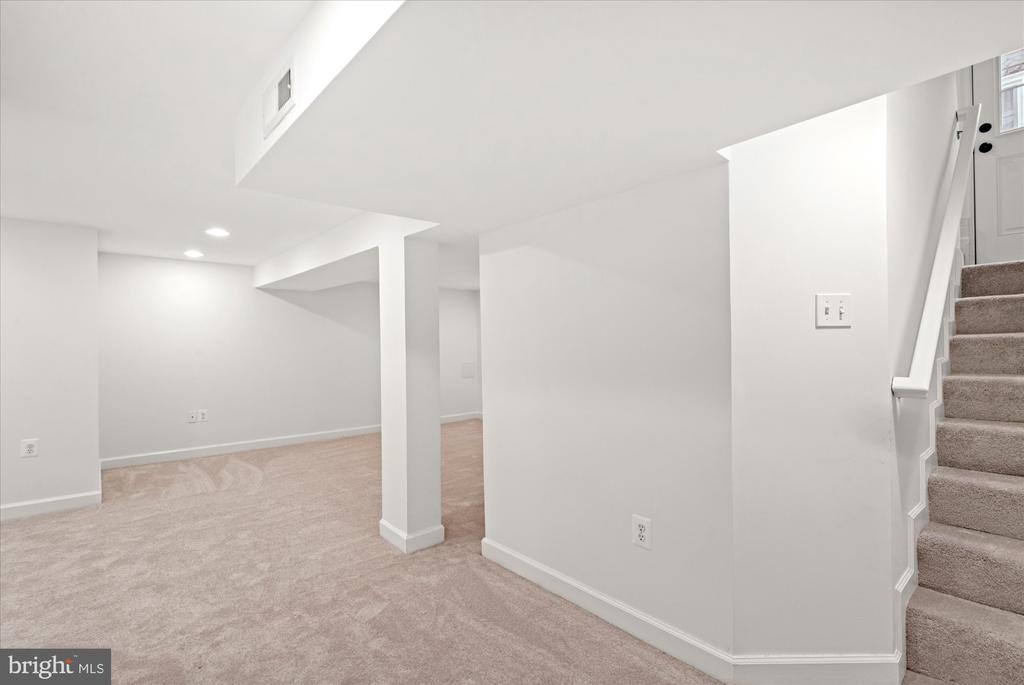 700 LITTLE ST