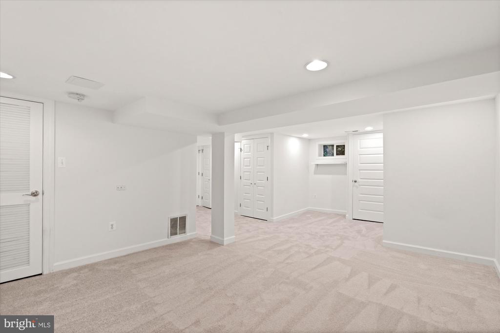 700 LITTLE ST