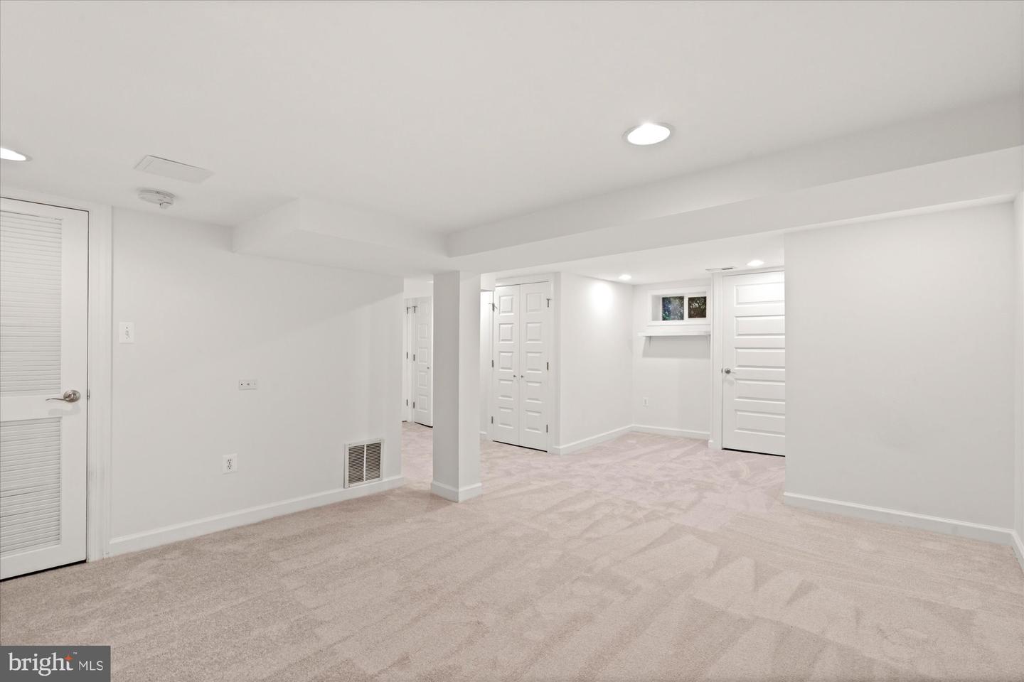 700 LITTLE ST
