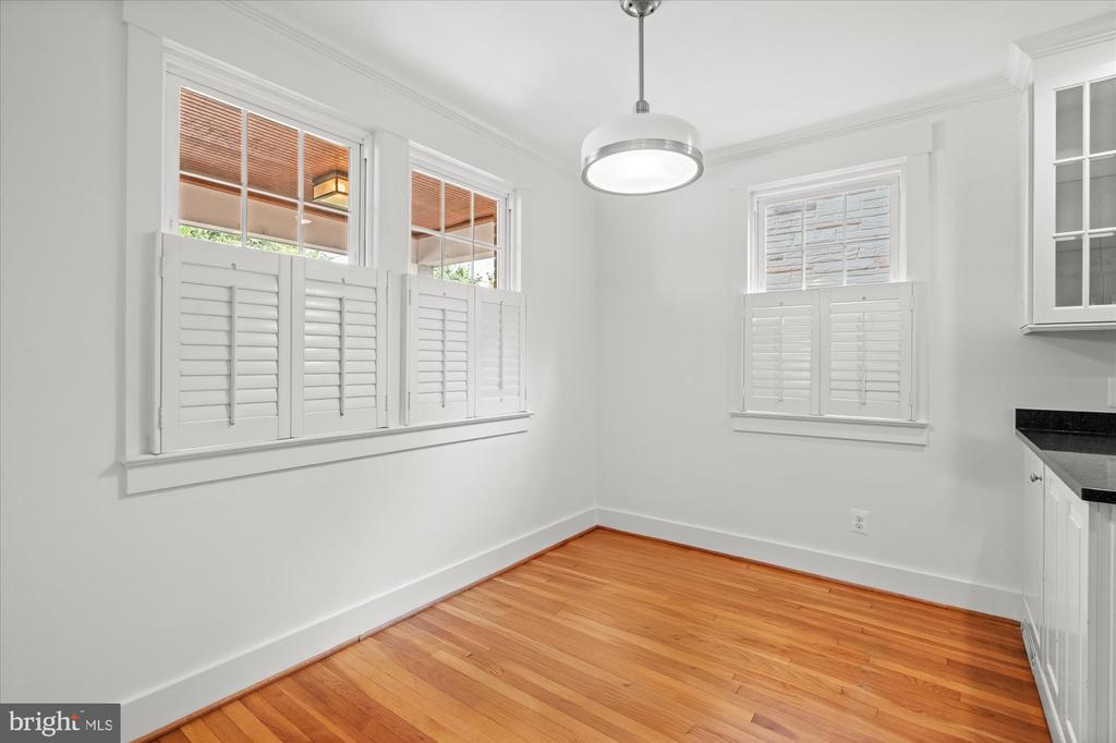 700 LITTLE ST