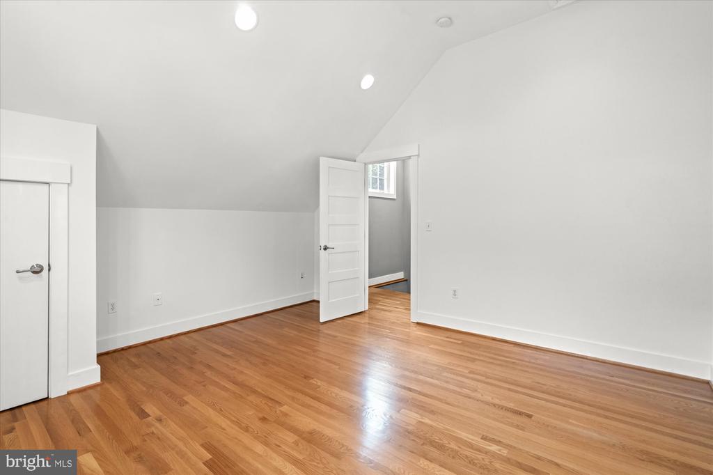 700 LITTLE ST