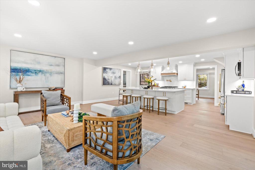 903 E TIMBER BRANCH PARKWAY