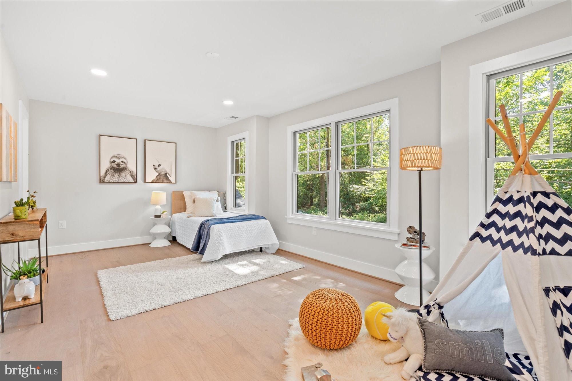 903 E TIMBER BRANCH PARKWAY