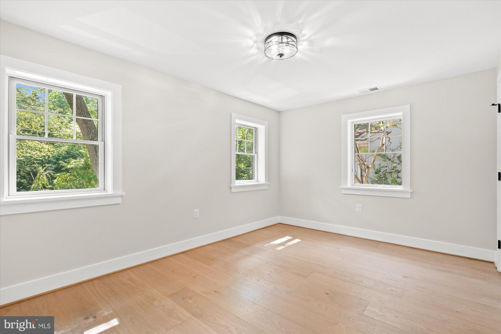 903 E TIMBER BRANCH PARKWAY