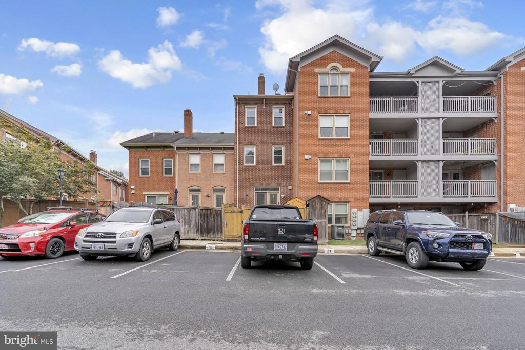520 COLECROFT COURT