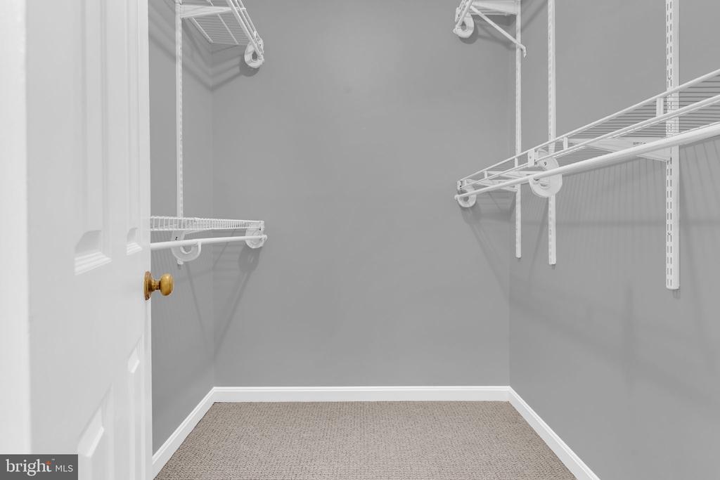 520 COLECROFT COURT