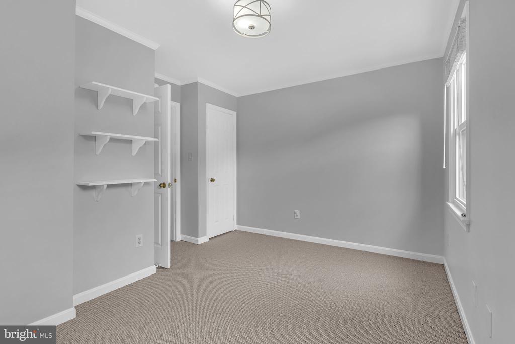 520 COLECROFT COURT