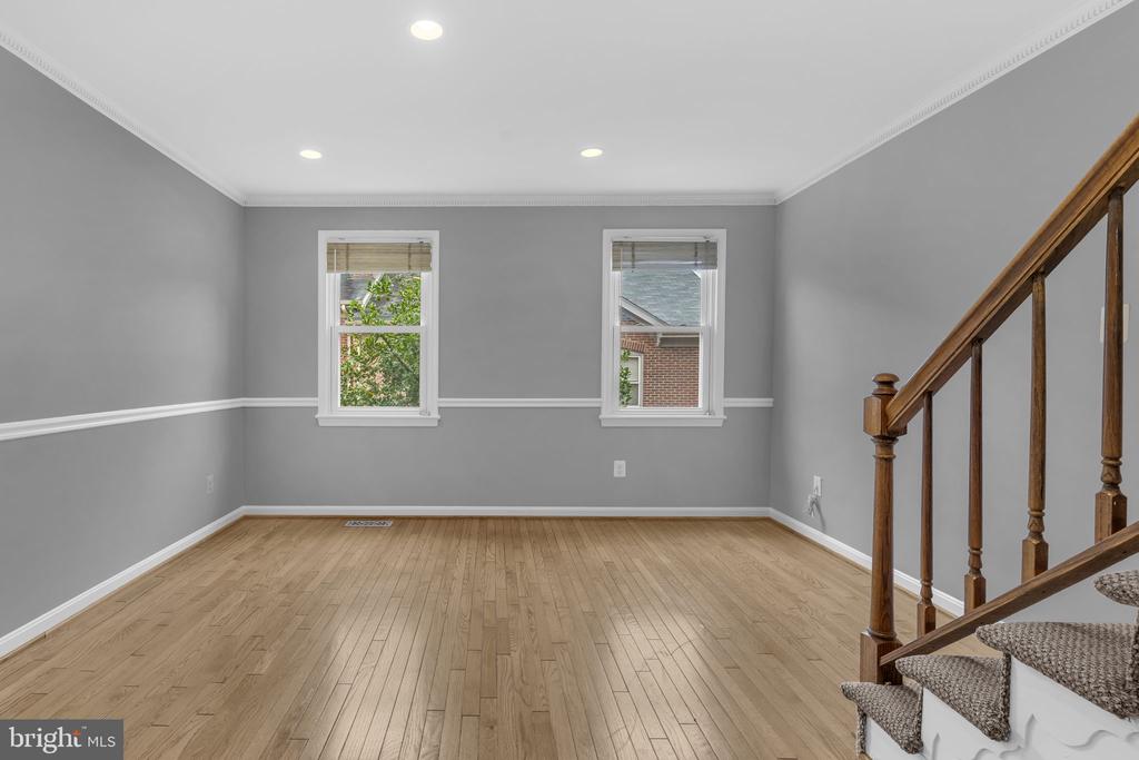 520 COLECROFT COURT