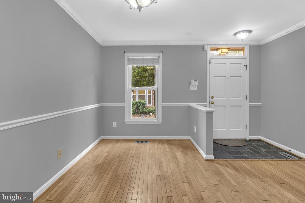 520 COLECROFT COURT