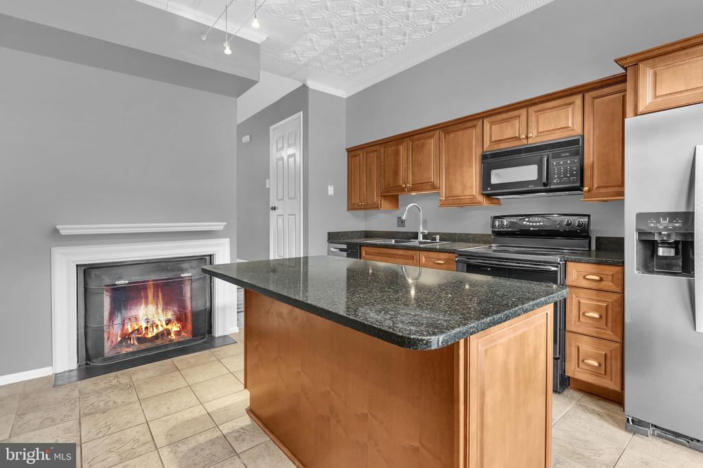 520 COLECROFT COURT