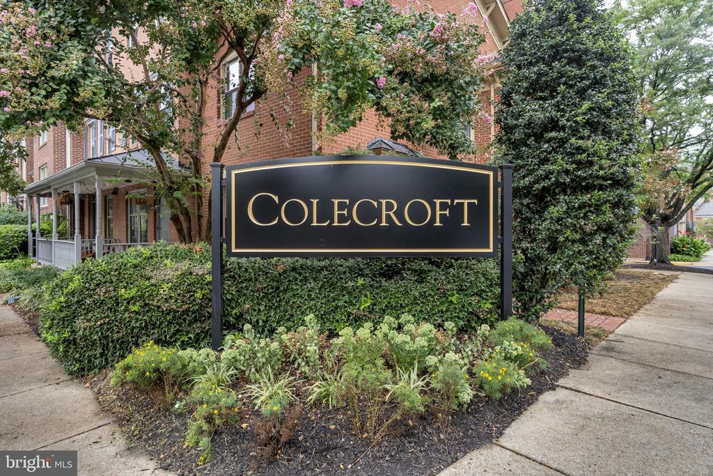 520 COLECROFT COURT