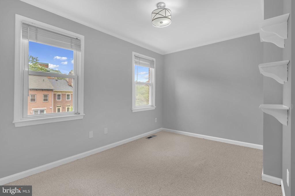 520 COLECROFT COURT