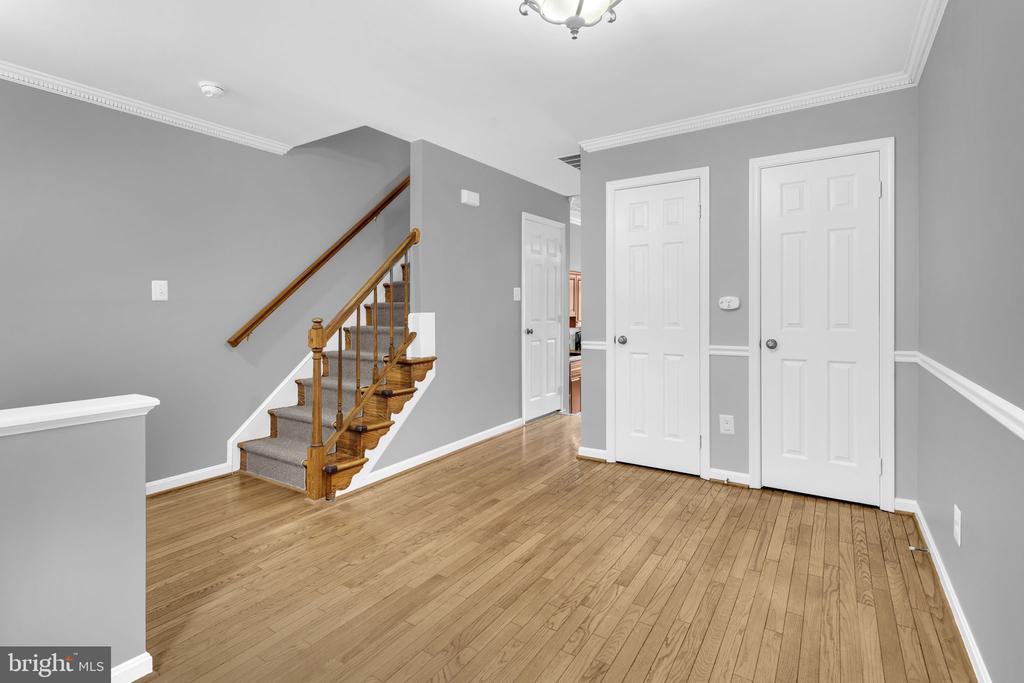520 COLECROFT COURT