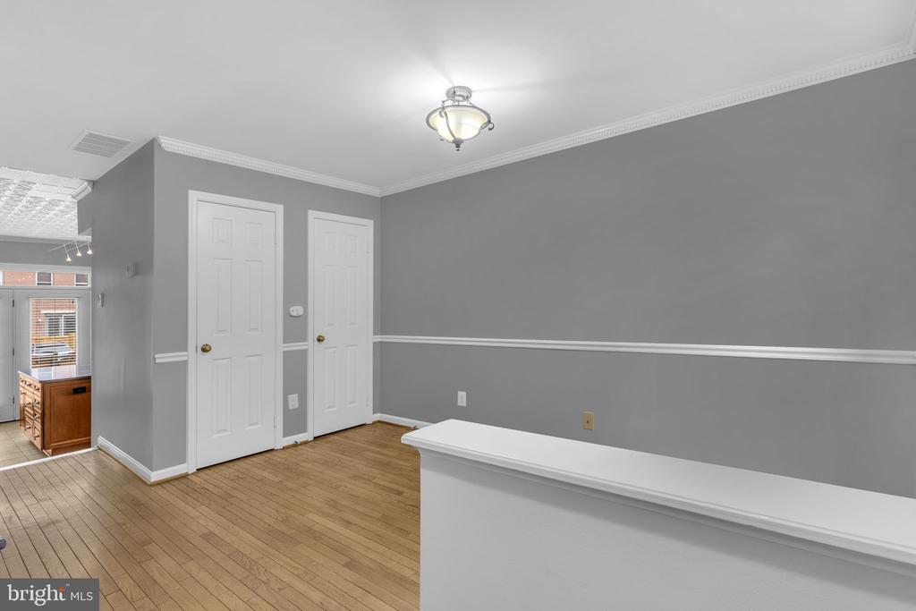 520 COLECROFT COURT