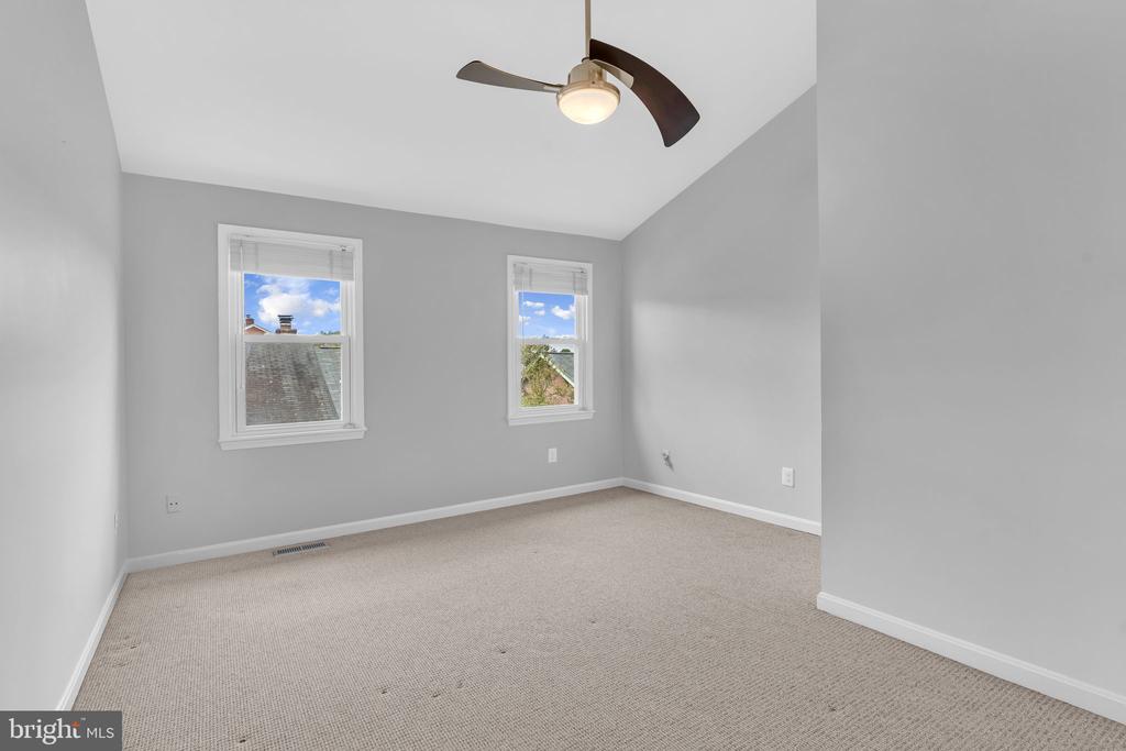520 COLECROFT COURT