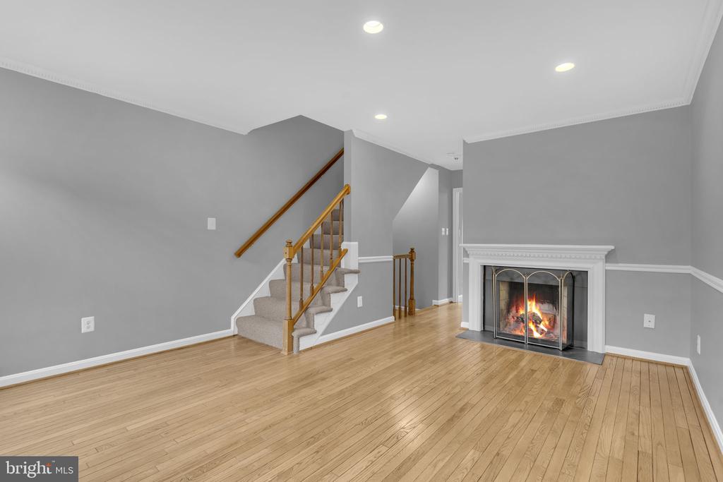 520 COLECROFT COURT