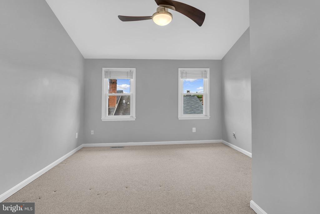 520 COLECROFT COURT