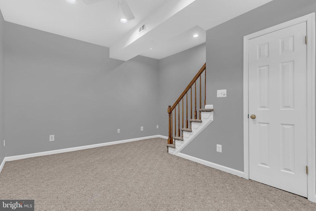 520 COLECROFT COURT