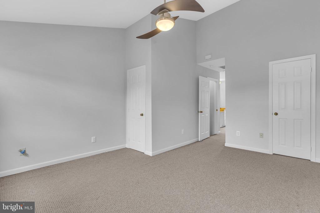 520 COLECROFT COURT