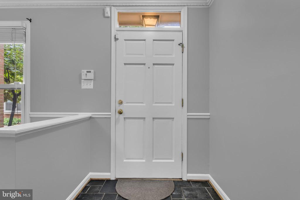 520 COLECROFT COURT