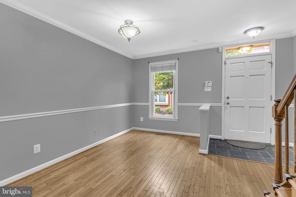 520 COLECROFT COURT