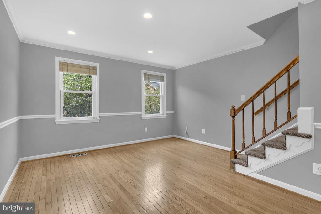 520 COLECROFT COURT